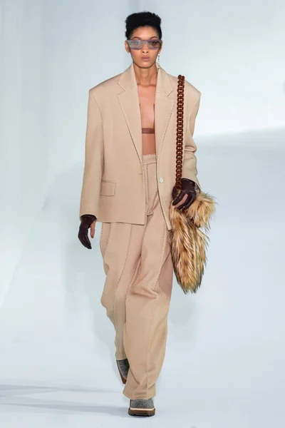 Look 37